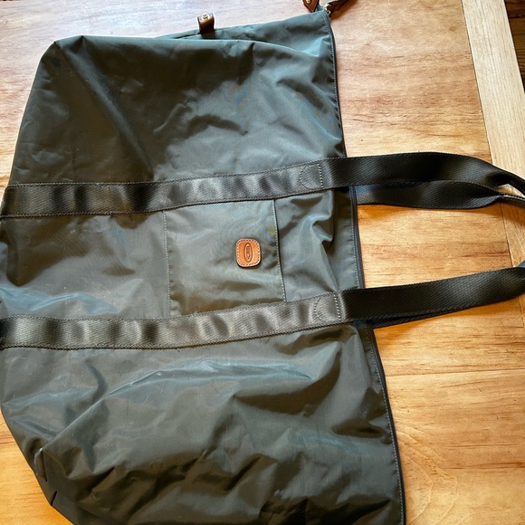 BRIC Duffle with small shoulder bag attached.  Trolley strap for easy traveling - Picture 2 of 11